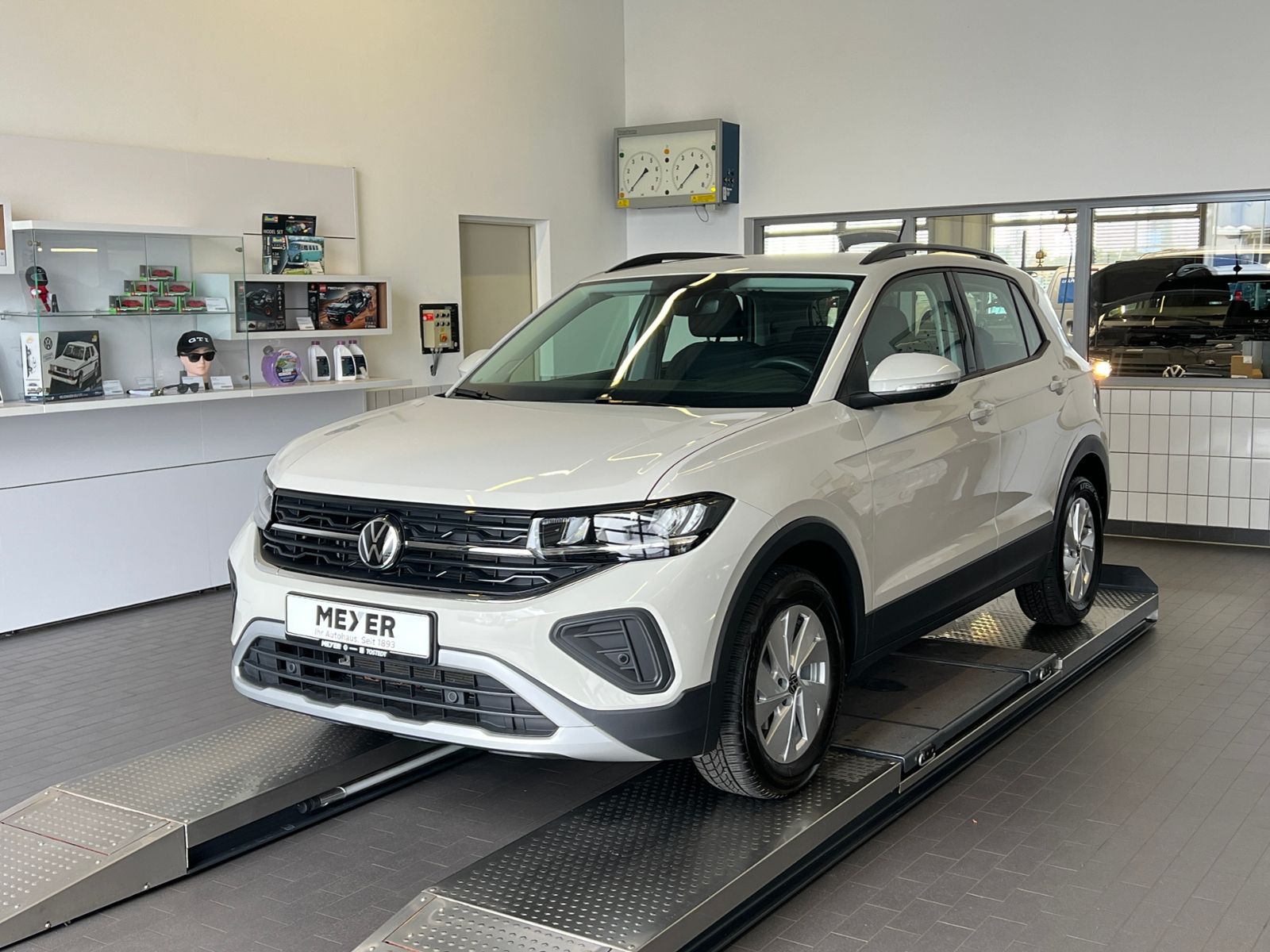 Fahrzeugabbildung Volkswagen T-Cross Life 1.0 TSI *LED, ACC, Navi, Kamera, 16