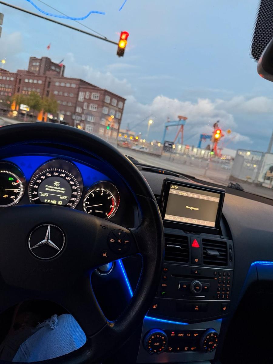 Mercedes-Benz C350 2009 — photo 15