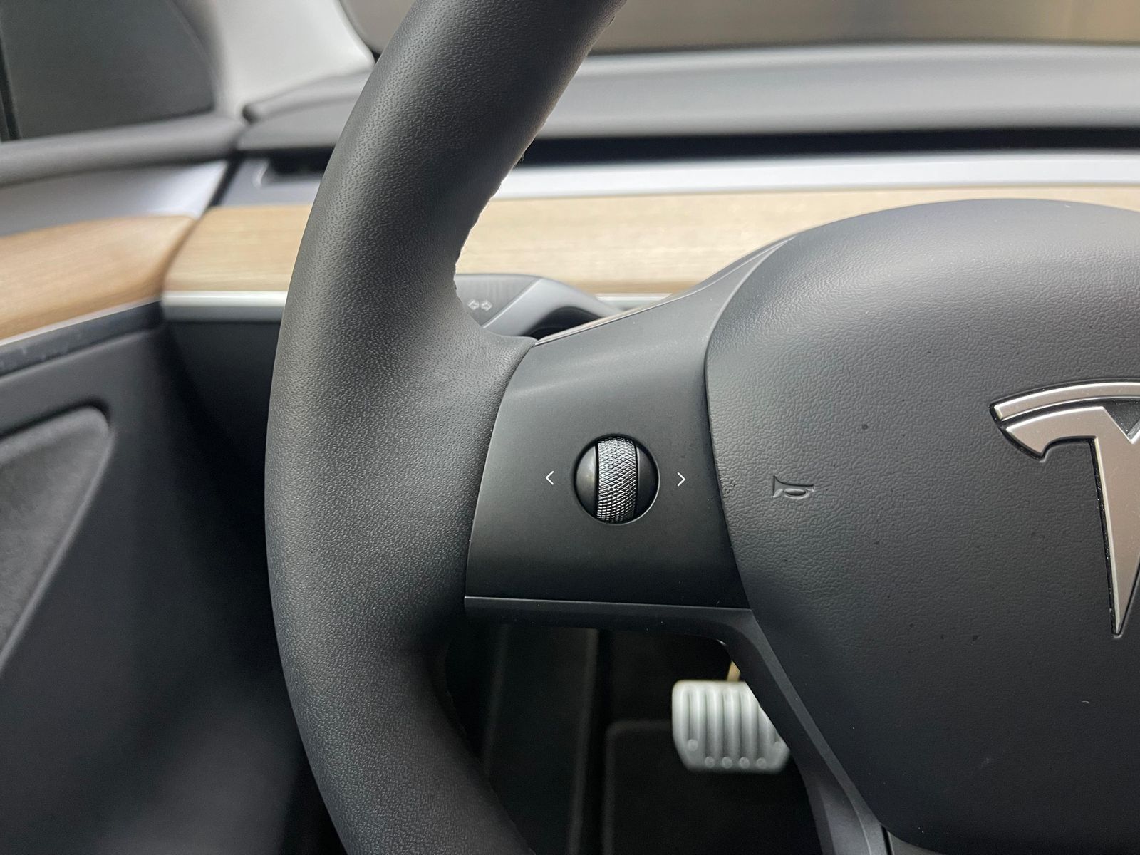 Fahrzeugabbildung Tesla Model Y Long Range Perform AWD+AHK+PANO+LED+ACC+