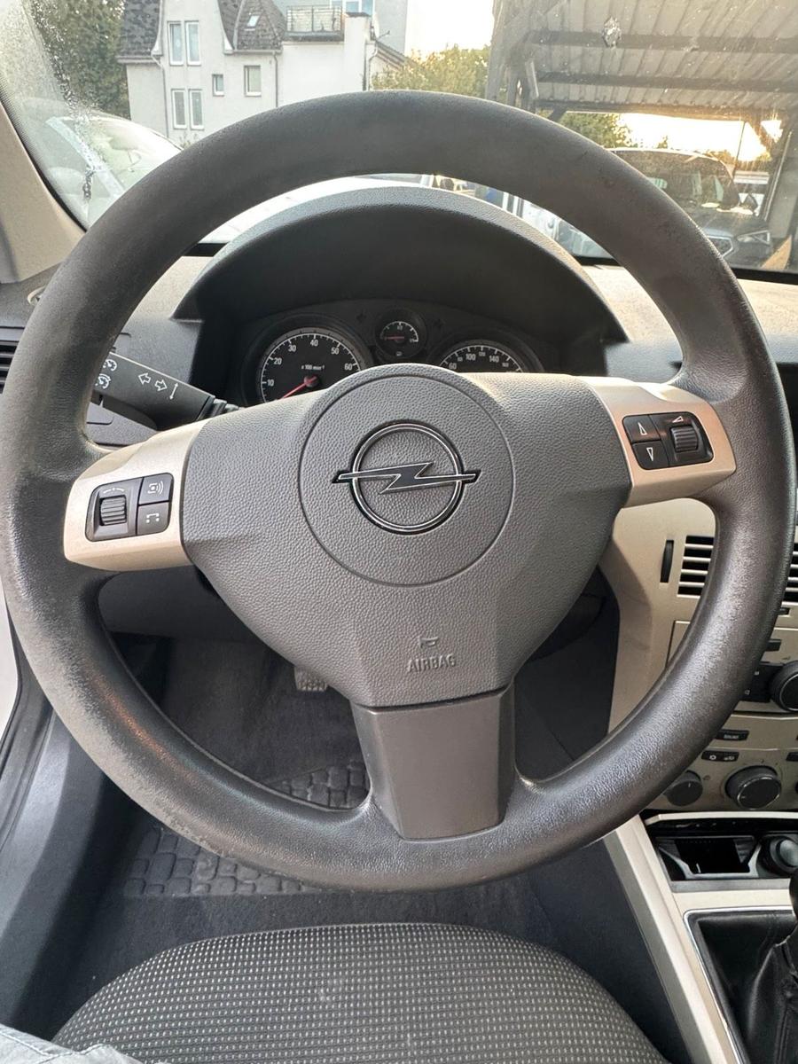 Opel Astra 2008 — photo 14