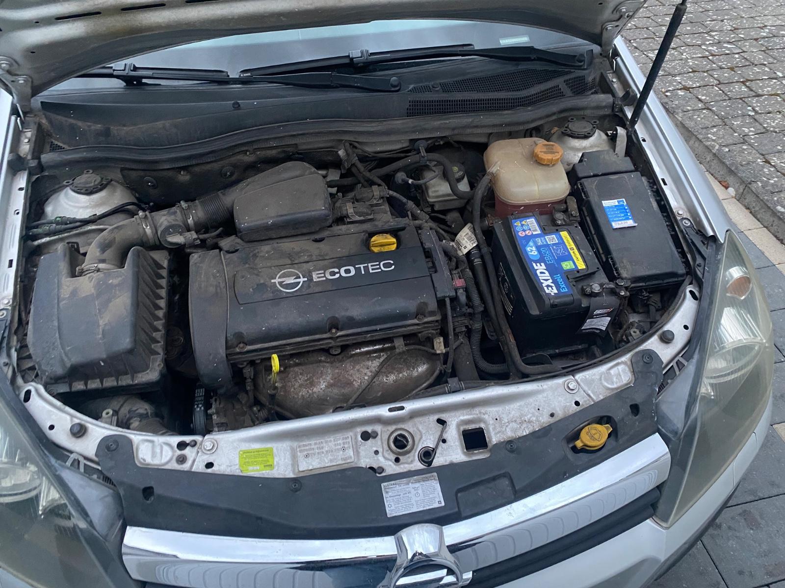 Opel Astra 2006 — photo 12