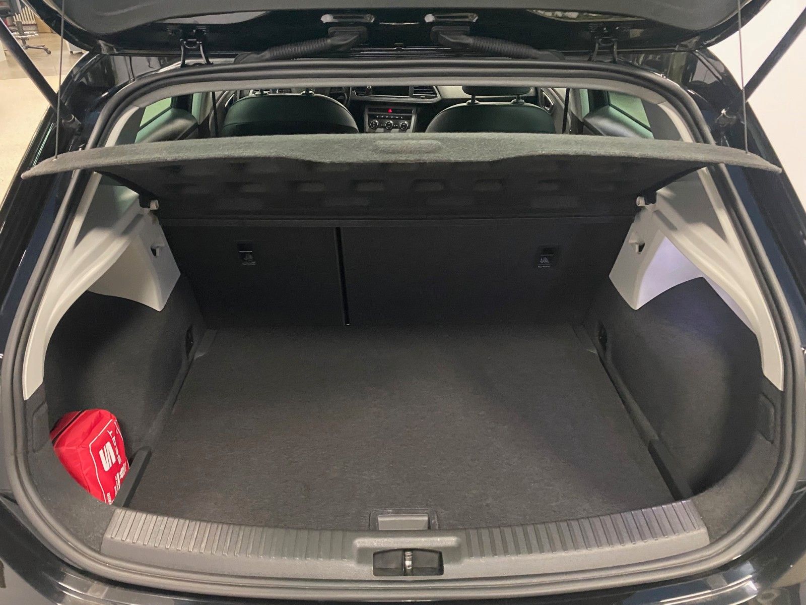 Fahrzeugabbildung SEAT Leon 1.4 TSI Start&Stop Xcellence+NAVI+LED+SHZ++