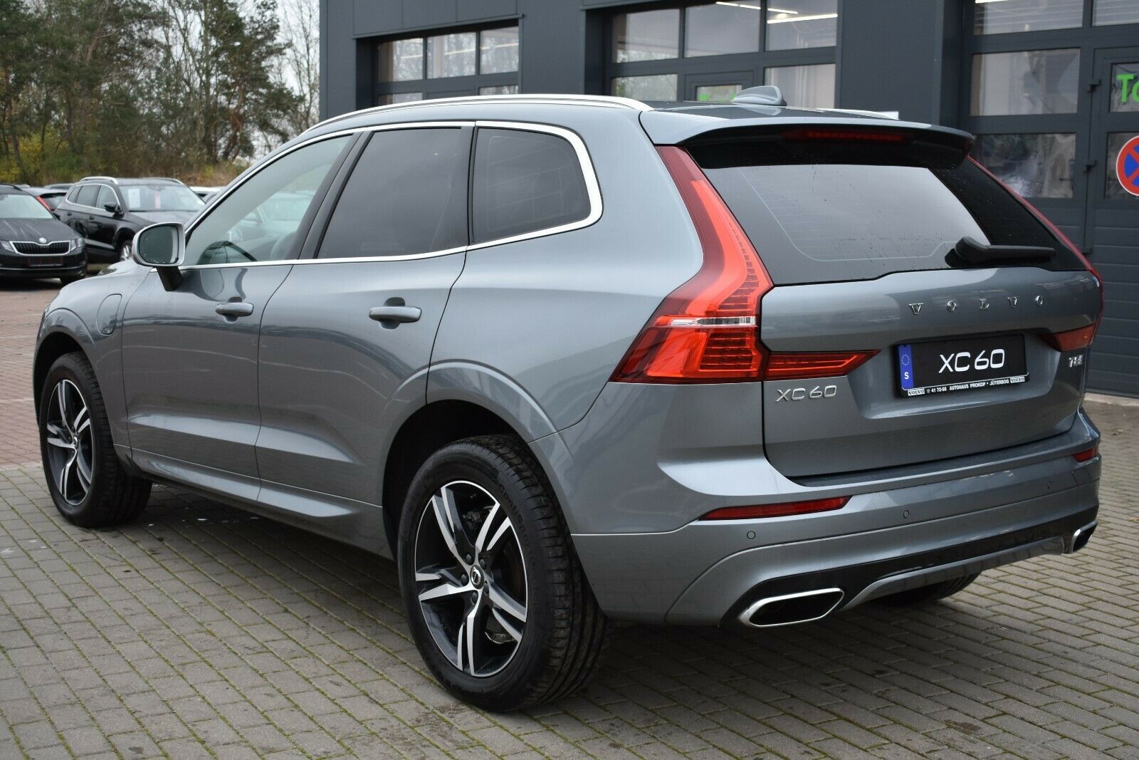 Fahrzeugabbildung Volvo XC60 T8 Twin Eng* R-Design Luft*ACC*AHK*AWD*STHZ