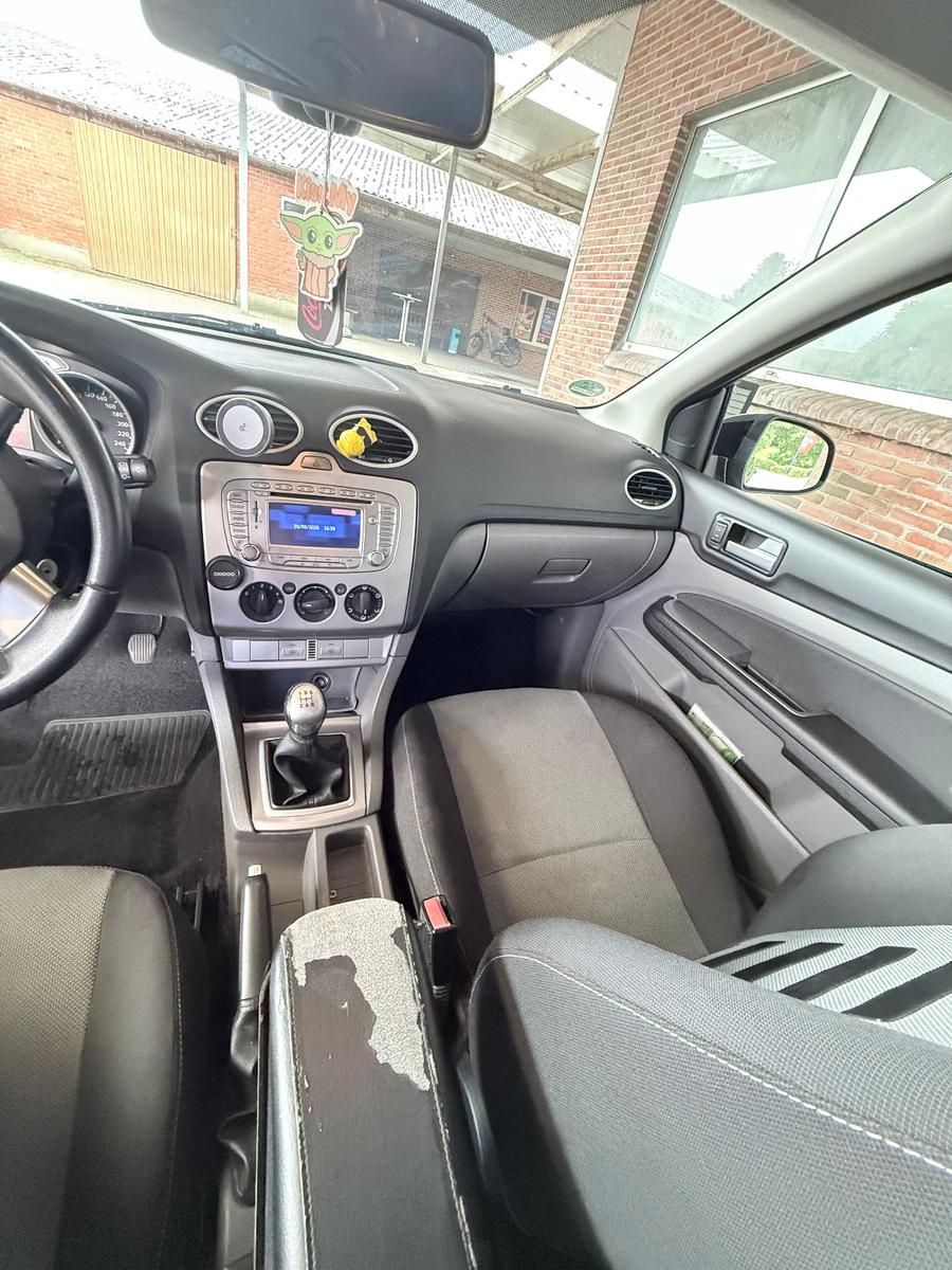 Ford Focus 2009 — photo 8