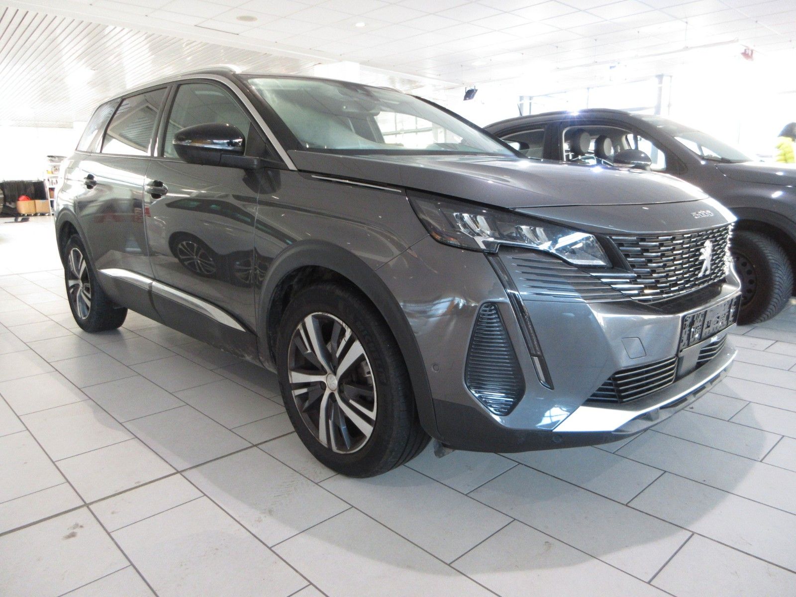 Fahrzeugabbildung Peugeot 5008 Allure 1.2T LED/NAVI/AHK/R´CAM/BLIS