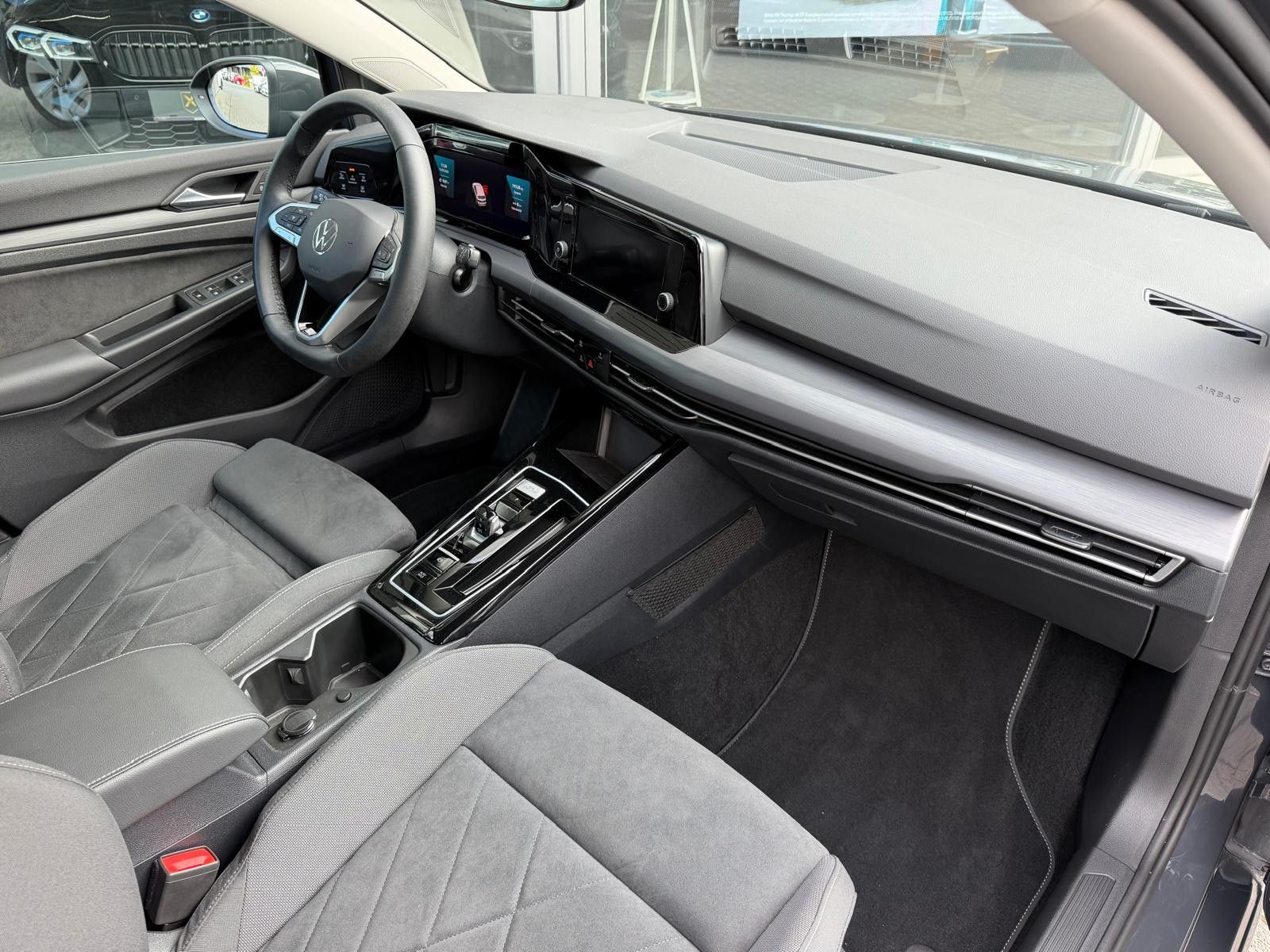 Fahrzeugabbildung Volkswagen Golf 2.0 TDI Style DSG >ALCANT+MEMO+LED+SHZ+ACC+