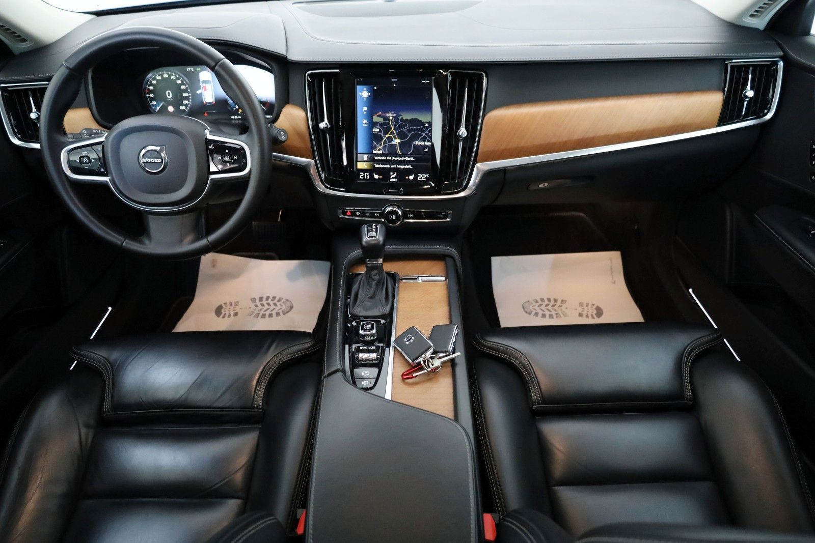 Fahrzeugabbildung Volvo V90 Kombi Inscription AWD Leder,Navi,LED,ACC,AHK