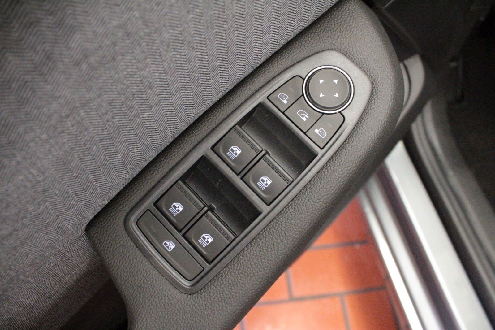 Fahrzeugabbildung Renault Clio TCe 90 Techno *Look-Paket*Winter-Paket*