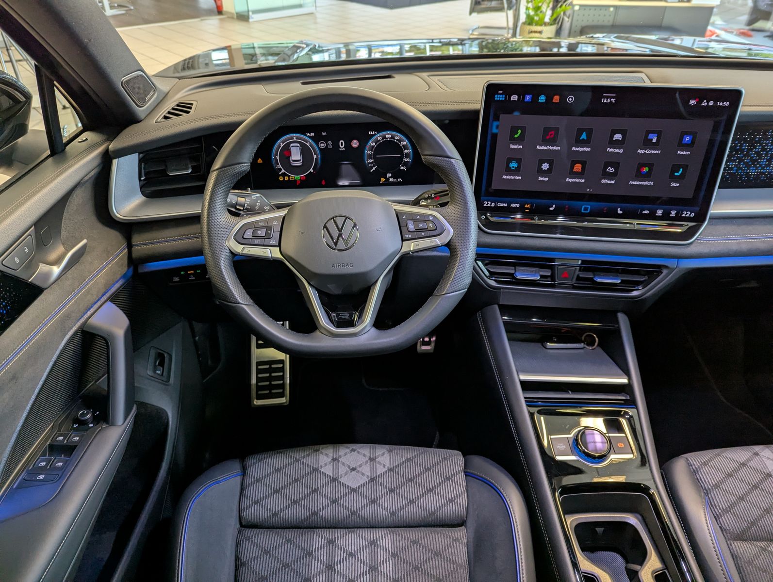 VW Tayron 2.0 4M R-Line Launch Pano Matrix AHK 20" - Image 23