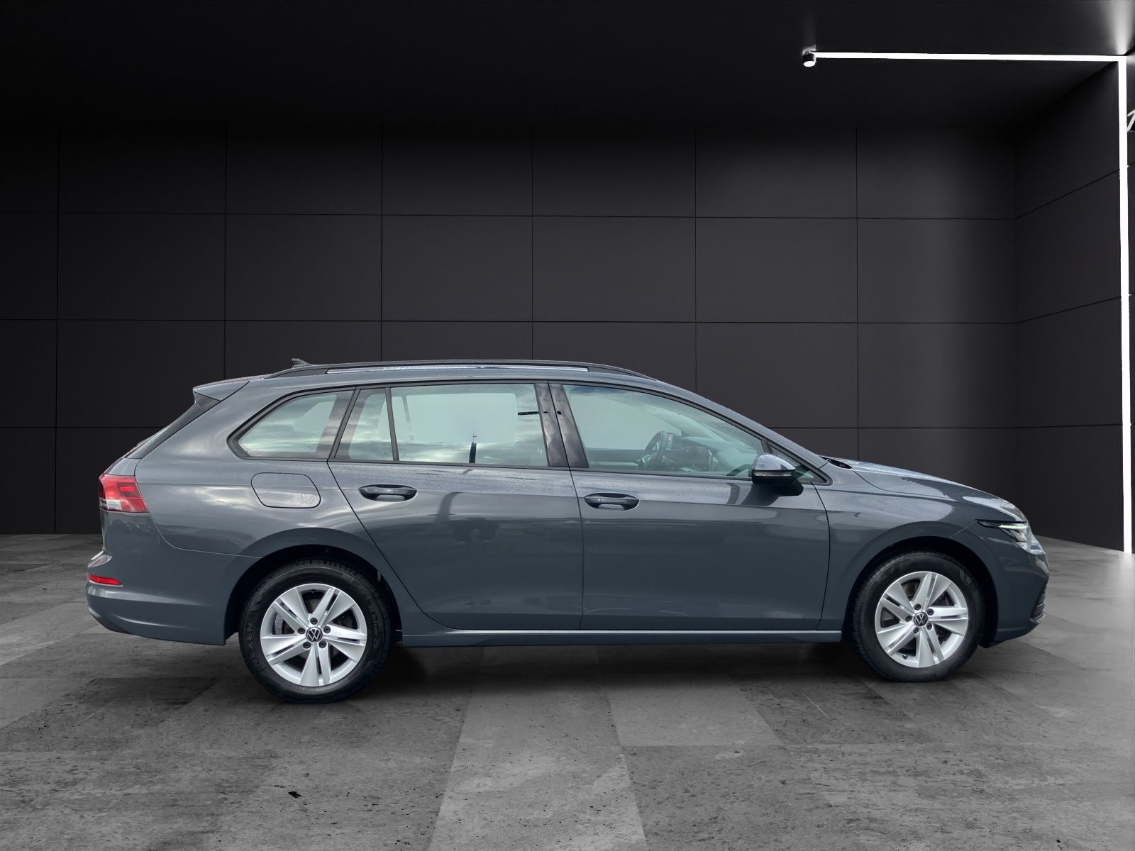 Fahrzeugabbildung Volkswagen Golf VIII Variant TDI Life DSG LED Navi AID ACC