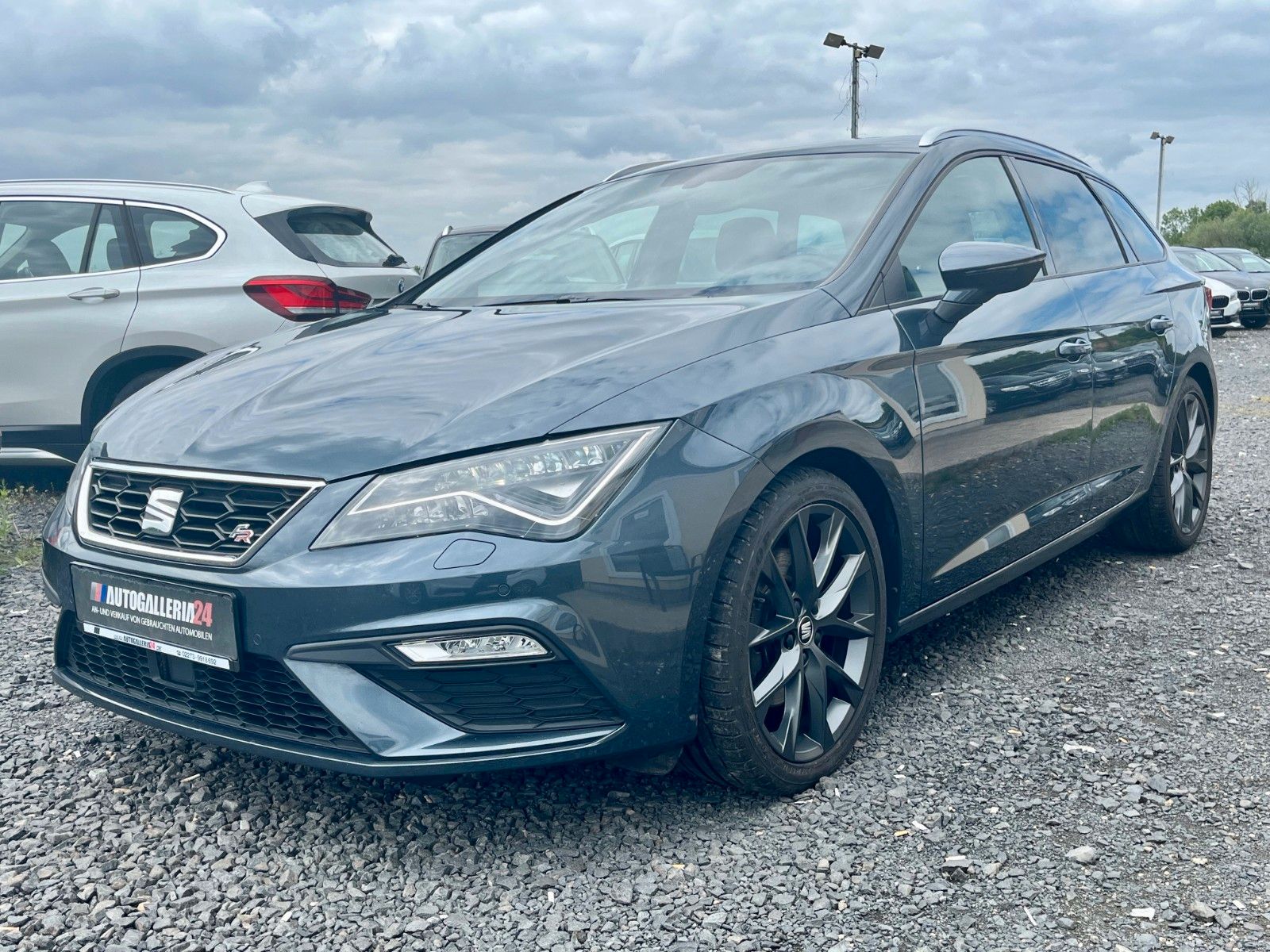 Fahrzeugabbildung SEAT Leon 2.0 ST FR SPORT DSG Navi Leder Pano LED KAM