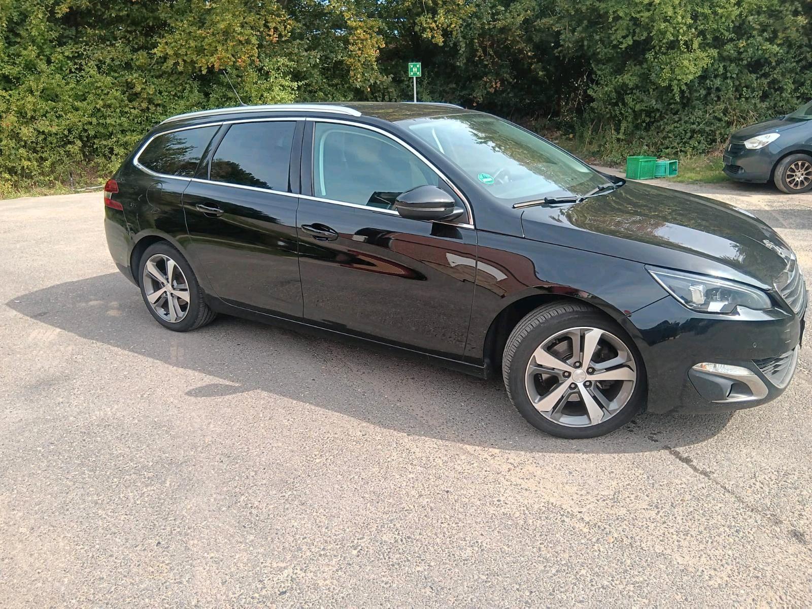 Peugeot 308 2015 — rear view