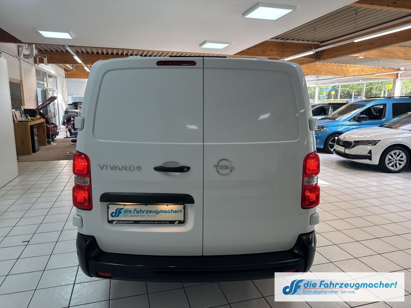 Fahrzeugabbildung Opel Vivaro Kasten -e Elegance L Navi Apple CarPlay A