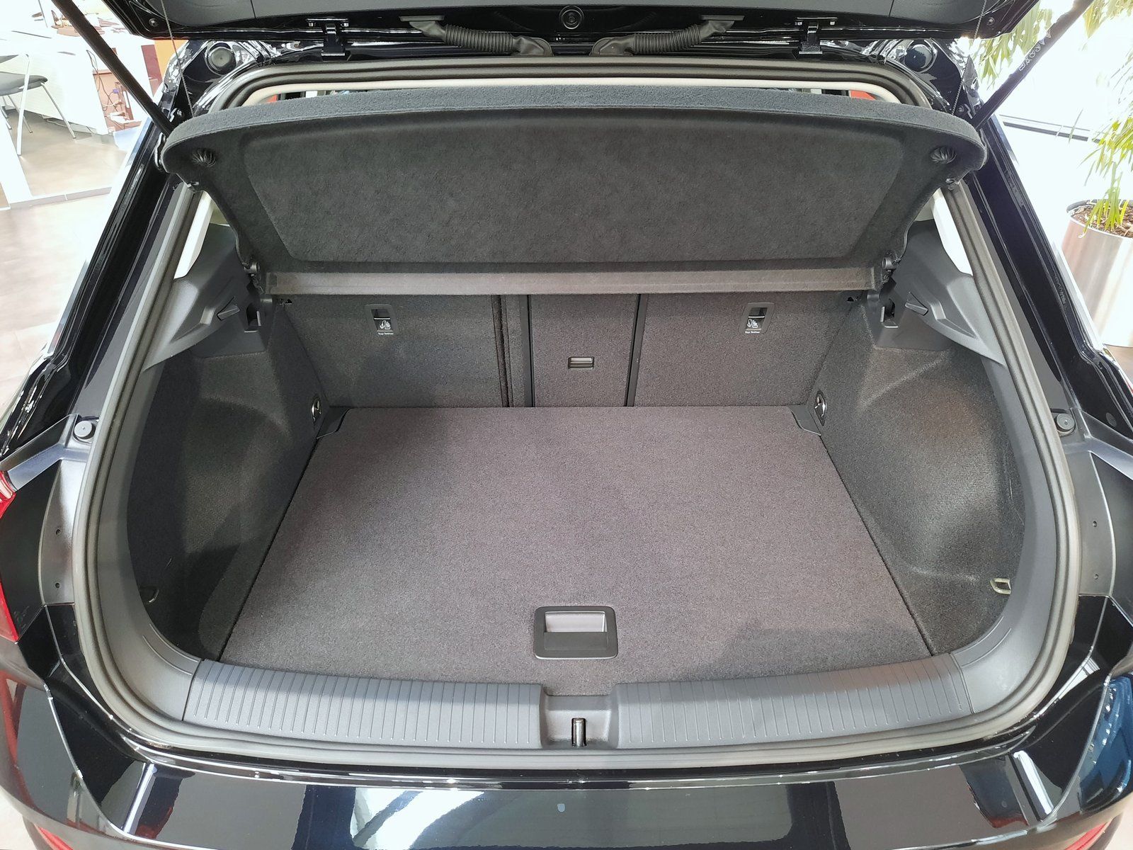 Fahrzeugabbildung Volkswagen T-Roc TSI *Standhzg*AHK*Navi*LED*PDC*ACC*APP*
