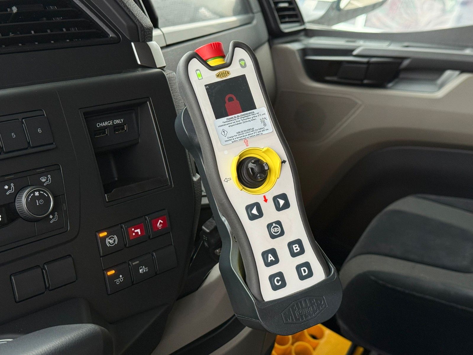 Fahrzeugabbildung MAN TGS 26.520 6x4H-2 BL MEILLER RS 21.70 Funkfernb.