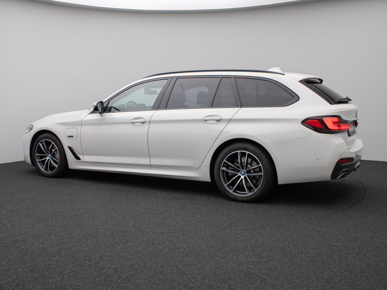 Fahrzeugabbildung BMW 530e M Sport Kamera DAB DrivAssist Komfort AHK