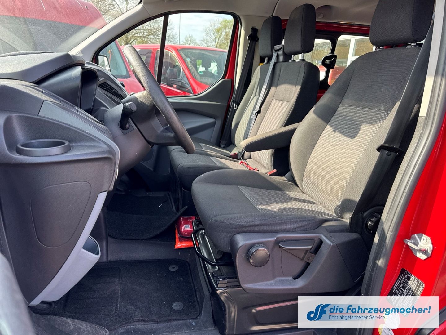Fahrzeugabbildung Ford Transit Custom Kombi 300 L1 2.2 TDCi *1593 Expor