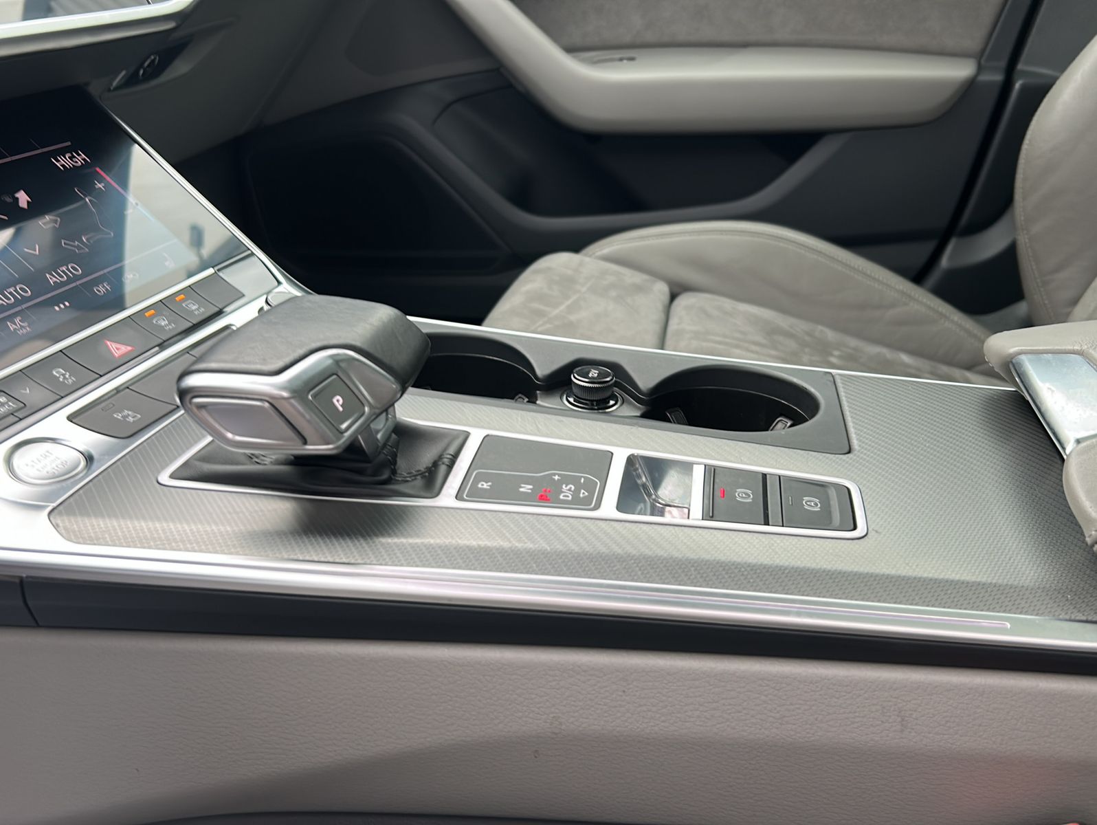 Fahrzeugabbildung Audi A6 Avant 40 TDI S tronic design