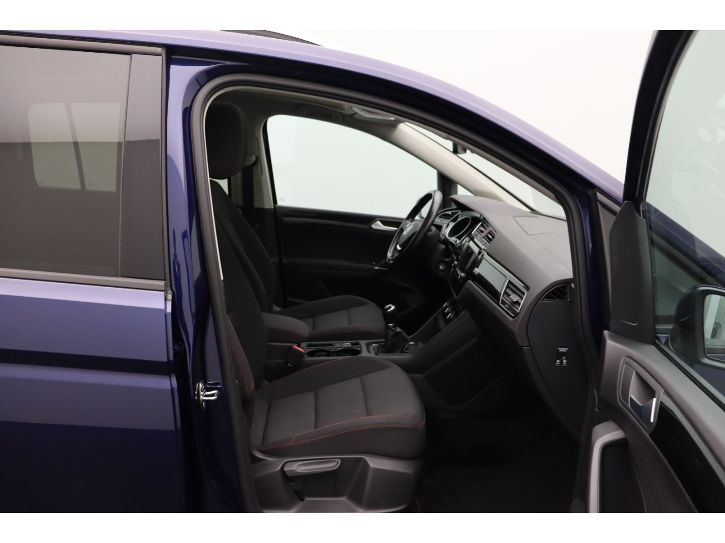 Fahrzeugabbildung Volkswagen Touran Comfortline BMT ACC, Pano, Schiebedach