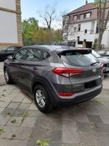 Hyundai TUCSON blue 1.7 CRDi Classic 2WD Classic - Hyundai Tucson Classic mit Diesel-Antrieb