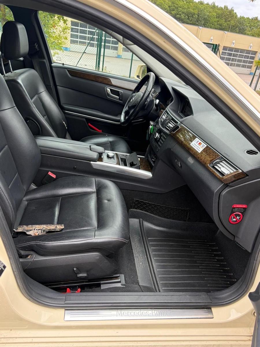 Mercedes-Benz E200 2012 — photo 9