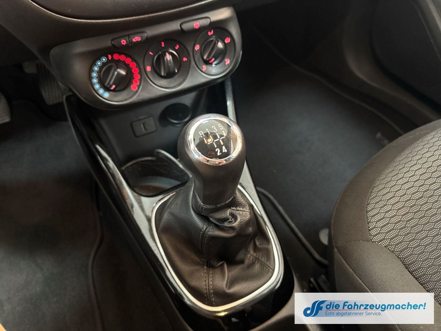 Fahrzeugabbildung Opel Corsa E Active SHZ LenkradHZG Temp PDC Berganfah