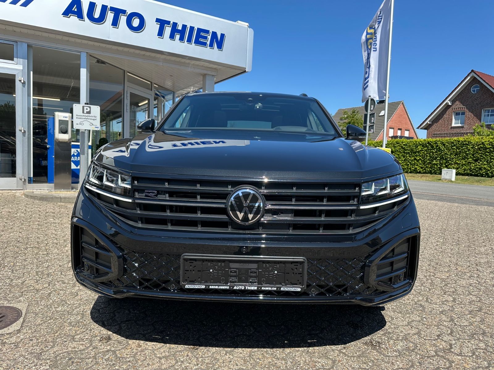 Fahrzeugabbildung Volkswagen Touareg 3.0 TDI 4Motion R-Line Pano/AHK/IQ/Navi
