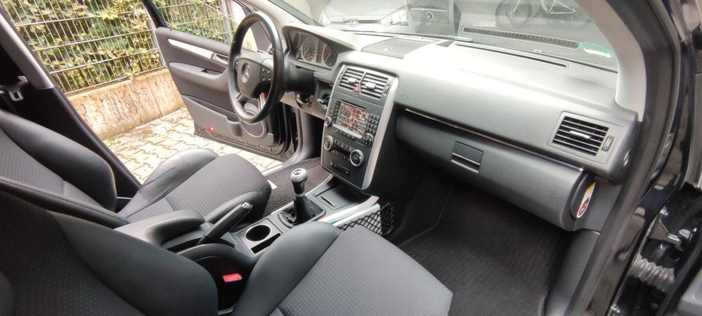 Mercedes-Benz B 200