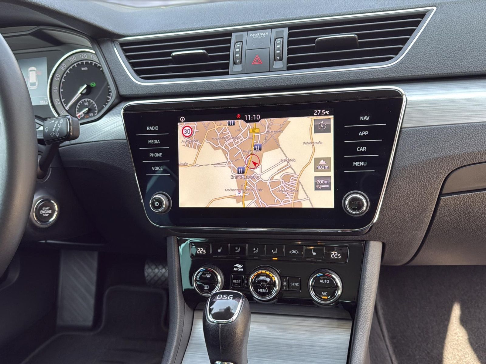 Fahrzeugabbildung SKODA Superb Combi 2.0 TDI / unfallfrei /AHK