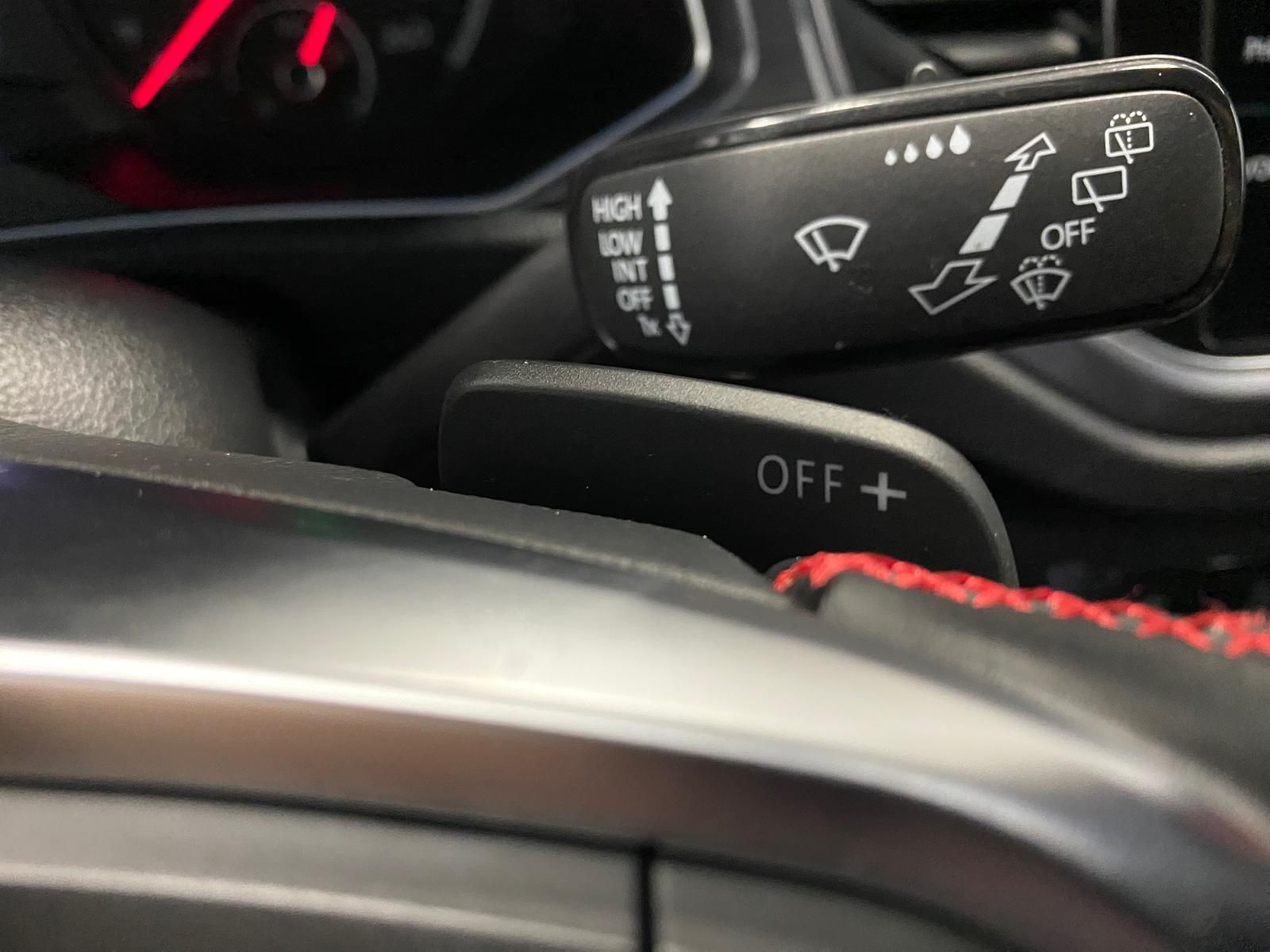 Fahrzeugabbildung Volkswagen T-Roc 1.5 TSI DSG SPORT R-LINE+ACC+AHK+ALLWETTER