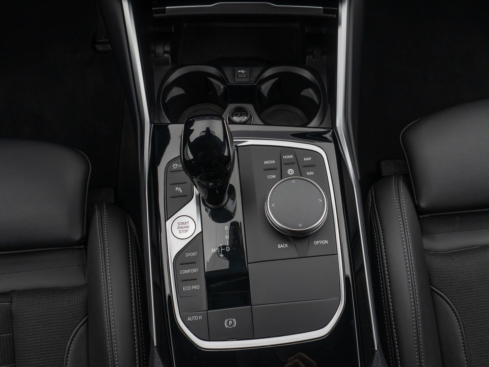 Fahrzeugabbildung BMW 320d  Kamera DAB HiFi DrivAssist Alarm LED Sport