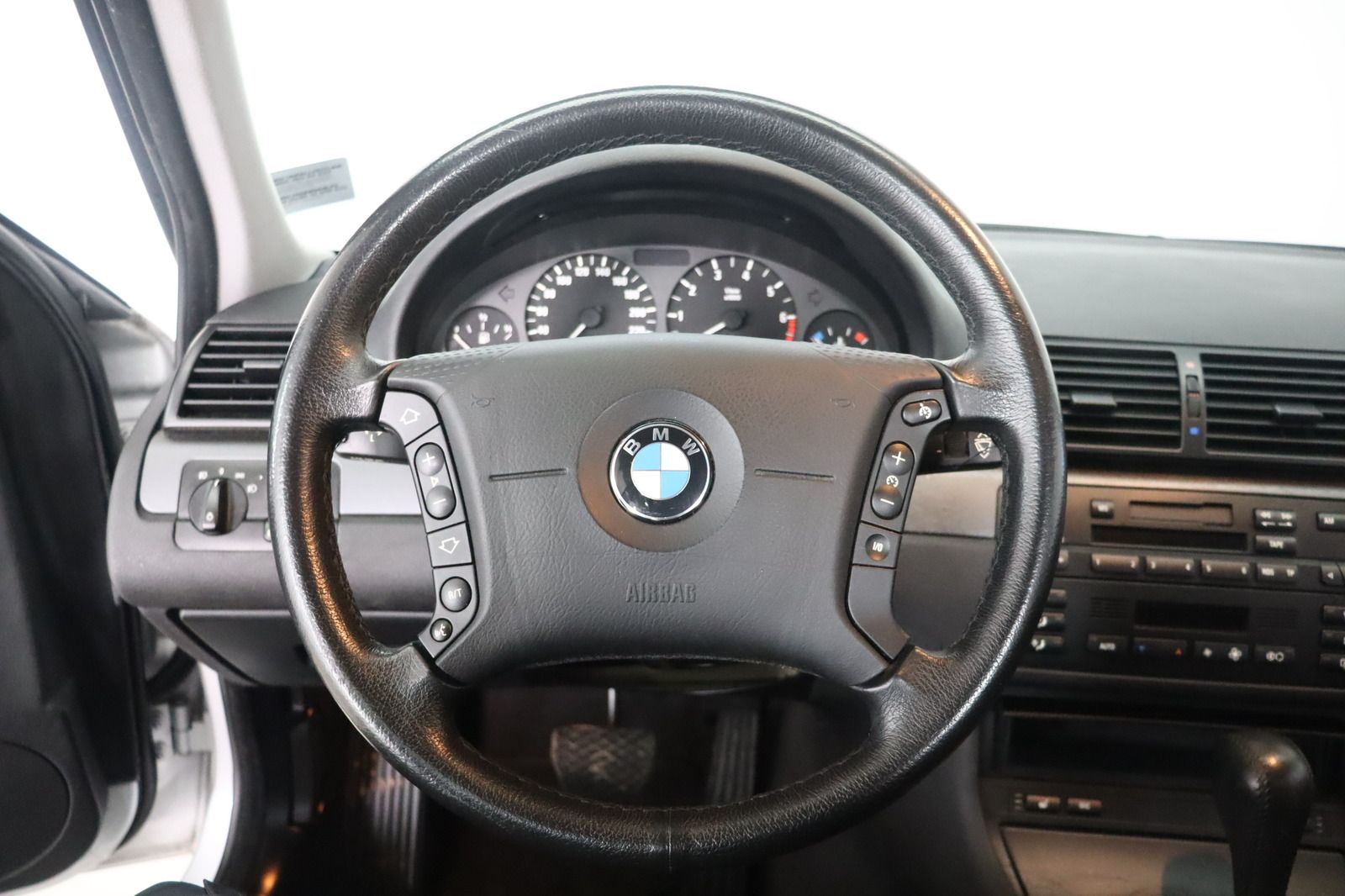 Fahrzeugabbildung BMW 318 i Automatik * SHZ * Xenon * HU/AU 03.27