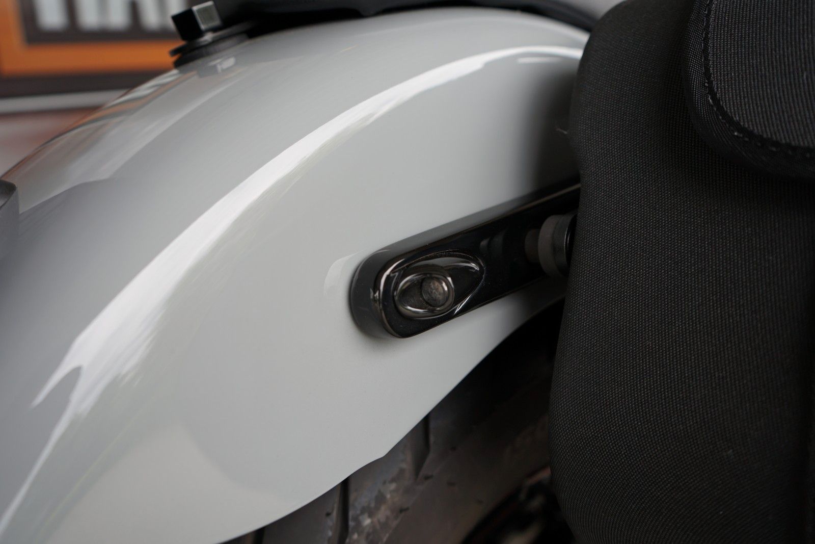 Fahrzeugabbildung Harley-Davidson Softail Street Bob 114 CLUBSTYLE Öhlins Zard DON