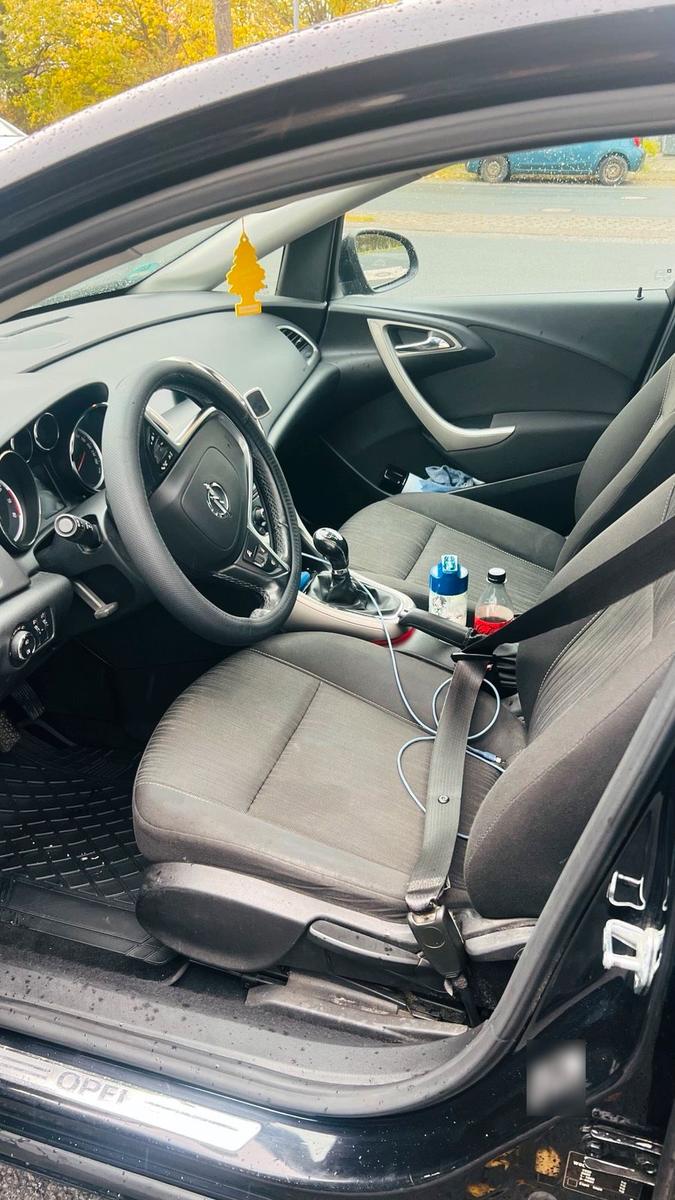 Opel Astra 2011 — photo 5