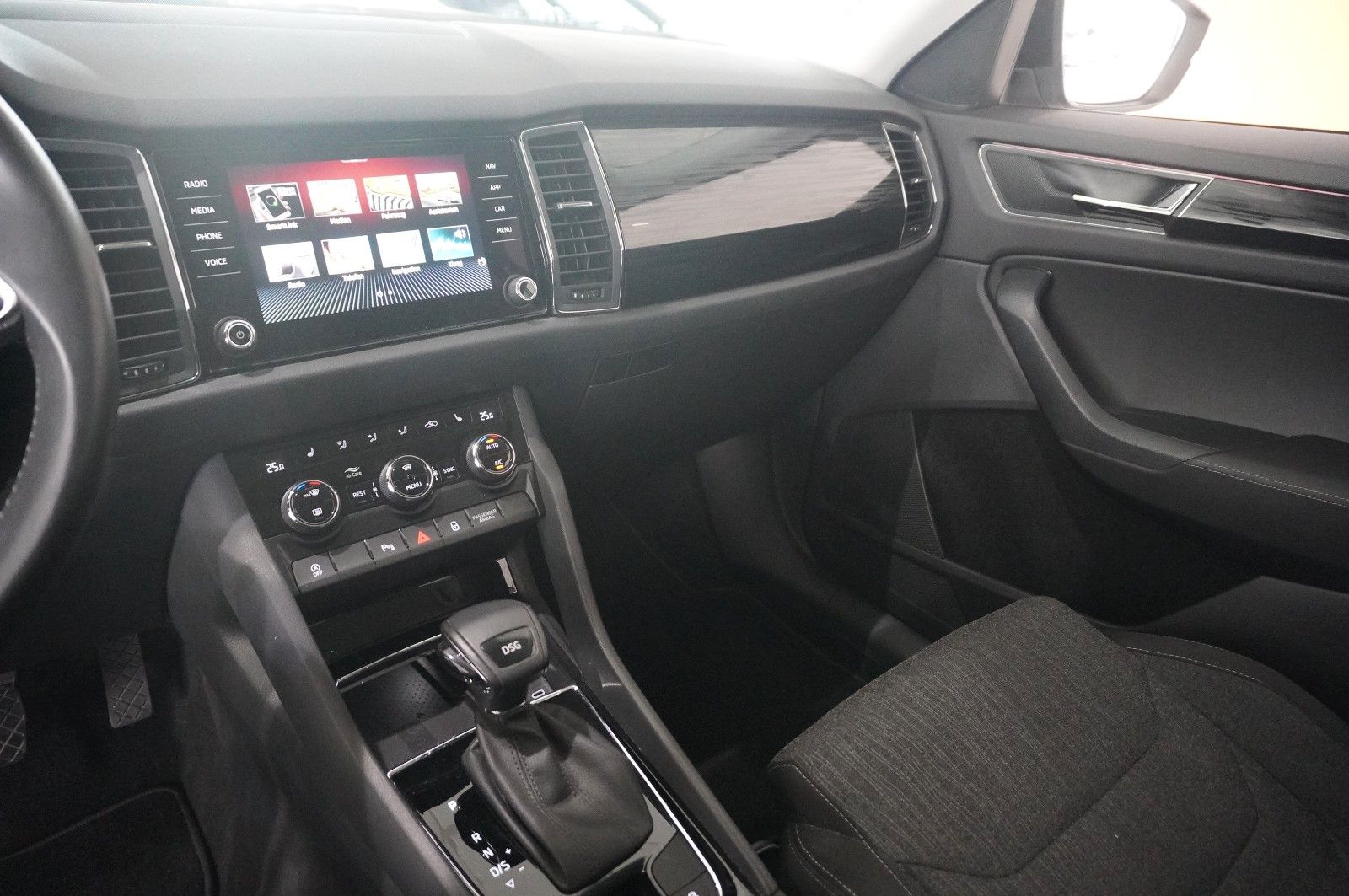 Fahrzeugabbildung SKODA Kodiaq 2.0D STYLE 7-SITZ NAVI/LED/KAMERA/ACC/AHK