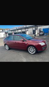 Ford Focus 1.6 Ghia Ausstattung - Ford Focus aus 2004: Ghia