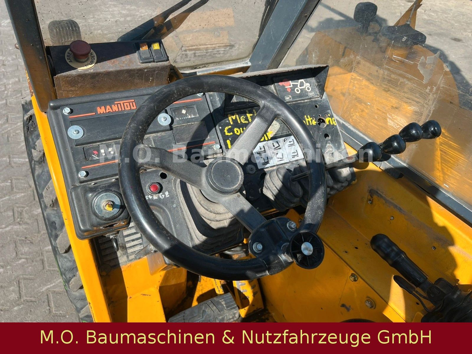 Fahrzeugabbildung Manitou BT 420 / SW /Gabel / 2 t / 4m / 4x4 /