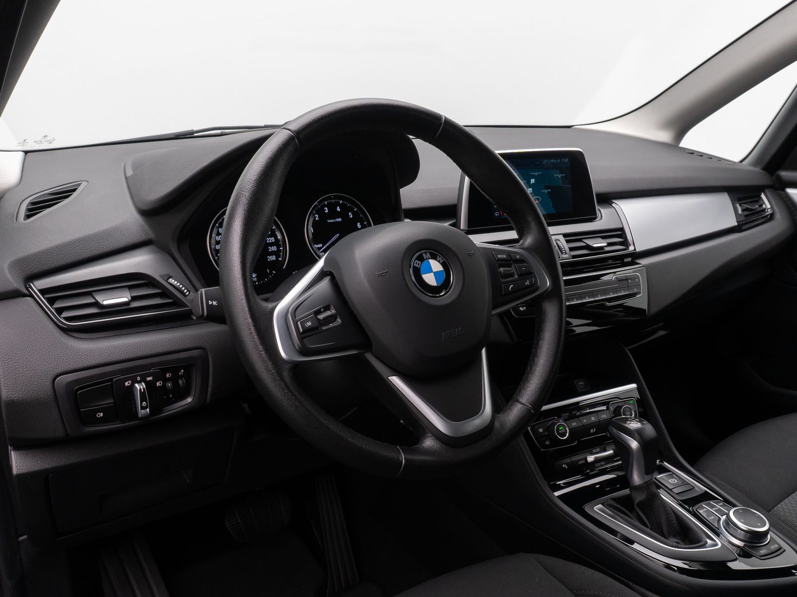 Fahrzeugabbildung BMW 225xe iPerf  Active Tourer ParkAss Navi WLAN PDC