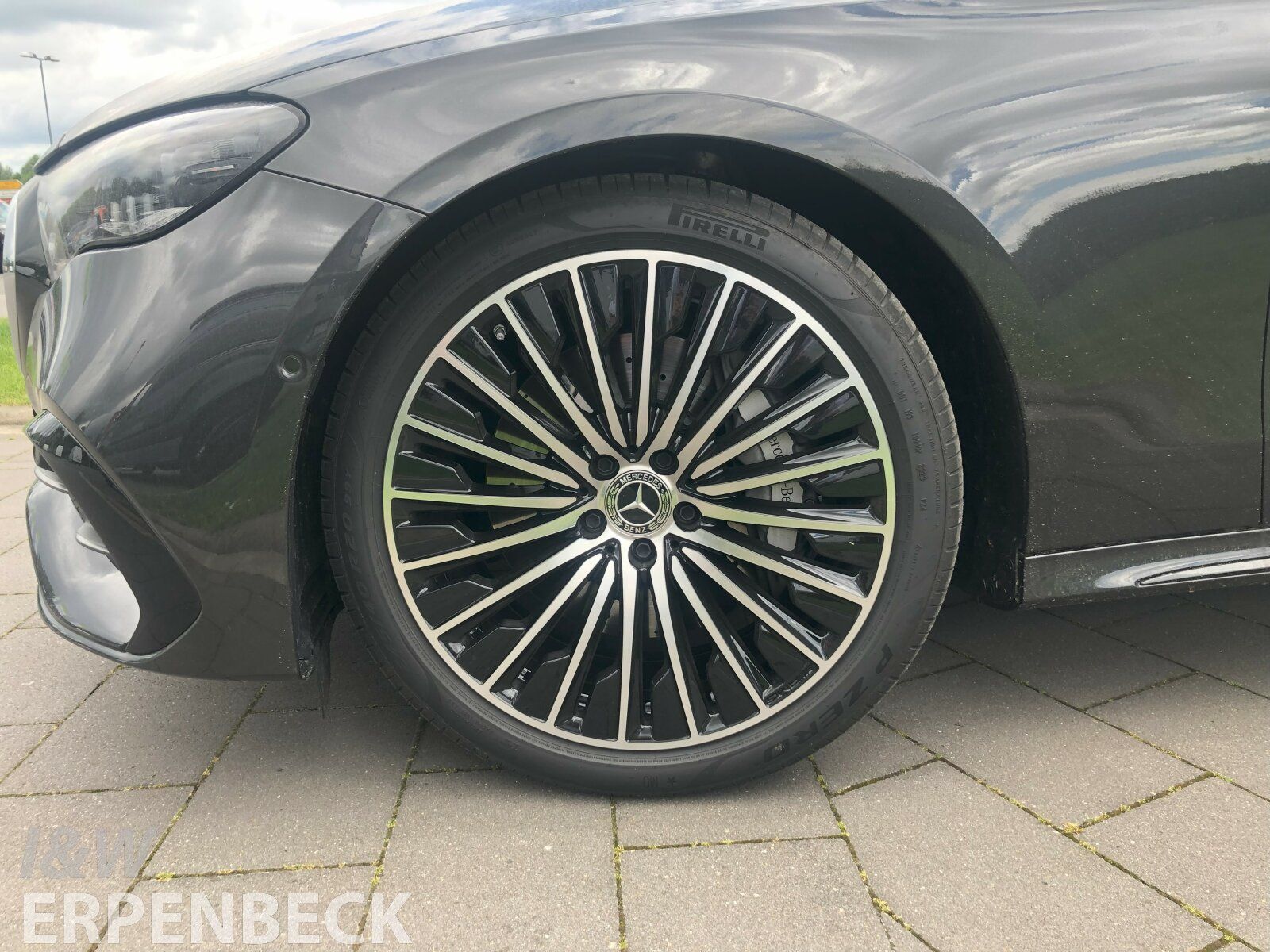Fahrzeugabbildung Mercedes-Benz E 220 d T AMG Panorama AHK Memory Distronic FAP