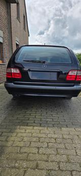 Mercedes-Benz E 430 T Elegance - Mercedes-Benz E 430 mit Benzin-Antrieb