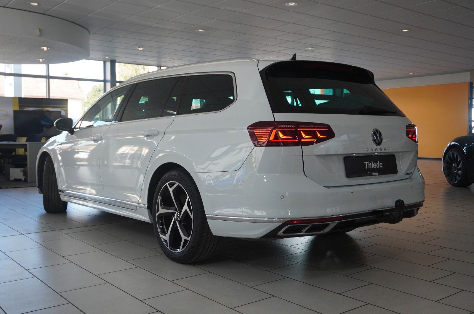 Fahrzeugabbildung Volkswagen Passat Vari. 2.0D R-LINE 4M NAVI/LED/KAMERA/AHK