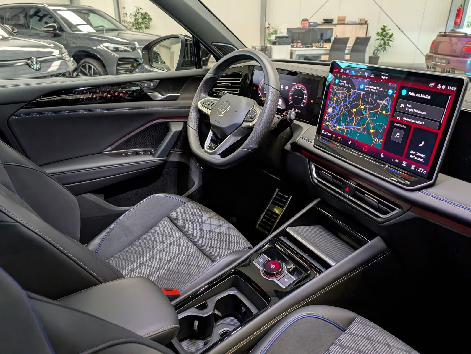 Fahrzeugabbildung Volkswagen Tiguan 2.0TDI R-Line 4M Pano H/K AHK Matrix 20"