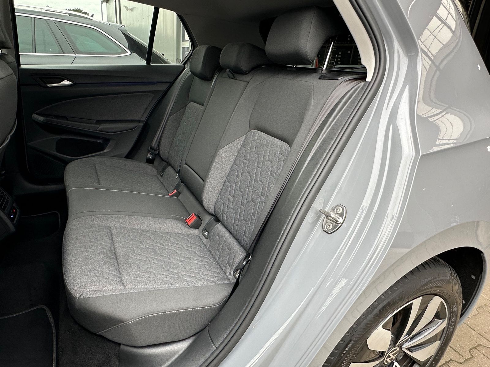 Fahrzeugabbildung Volkswagen Golf 1.5 TSI MOVE NAV+LED+GJR+ACC+SHZ+WIRELESS