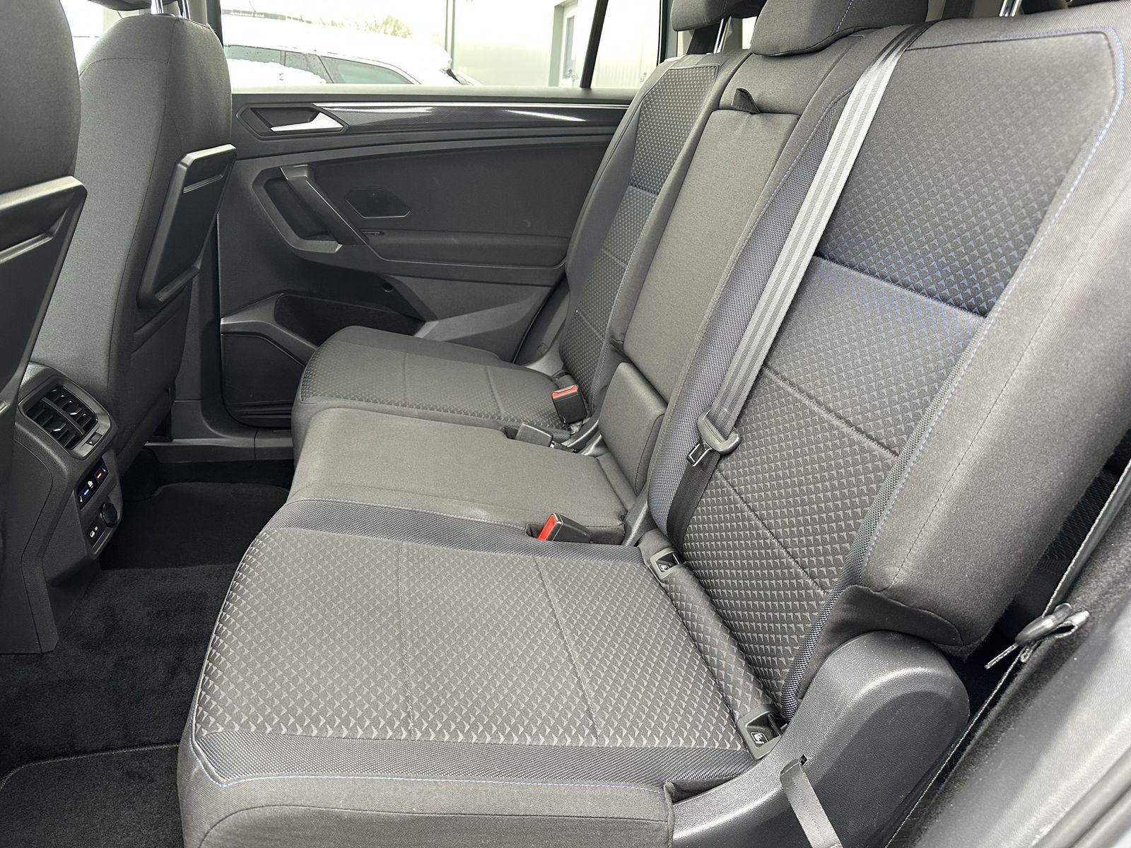 Fahrzeugabbildung Volkswagen Tiguan Allspace 4M United 7-Sitzer NAV+LED+KAMER