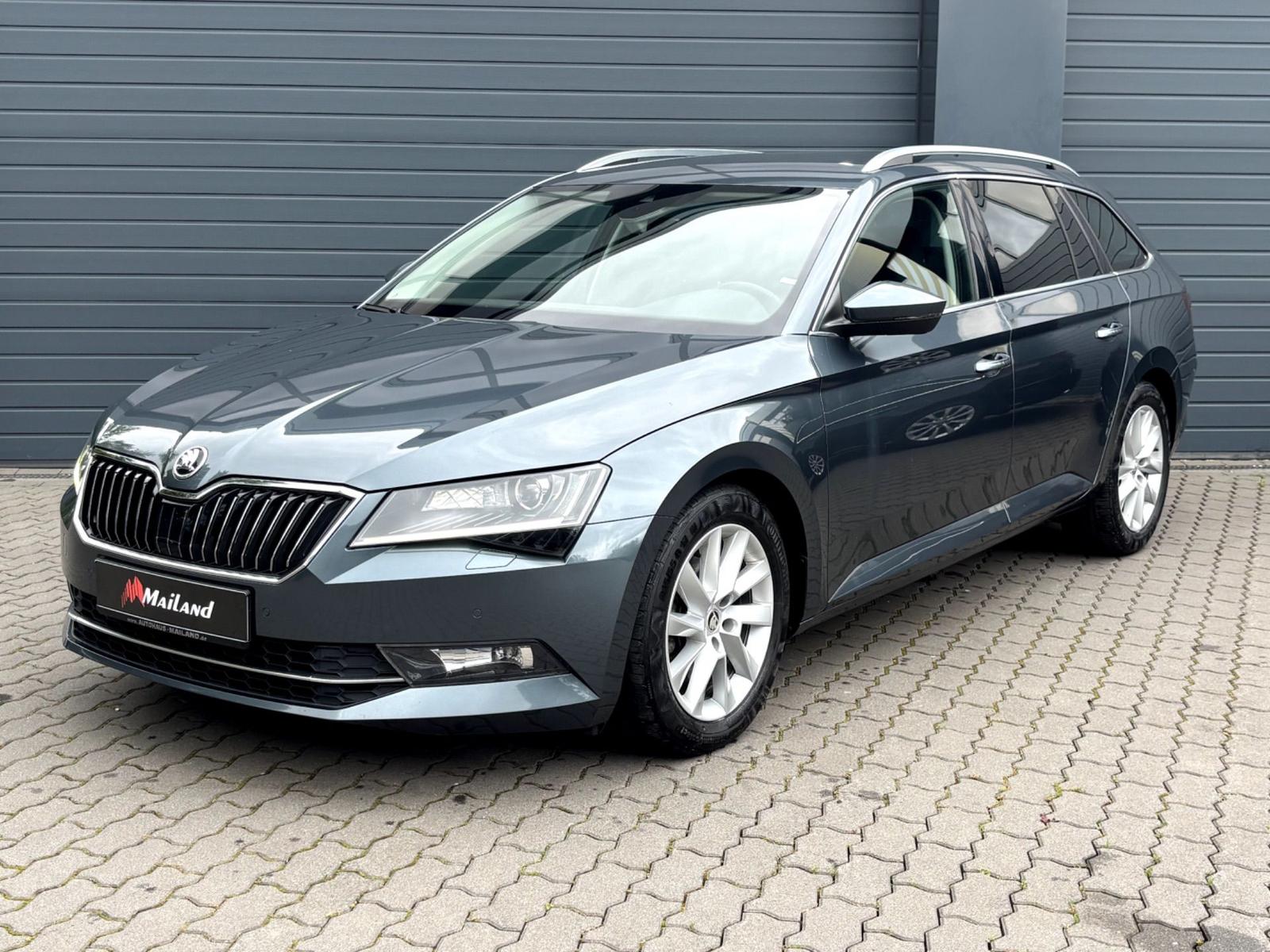 Skoda Superb Combi 2.0 TDI*Navi*AHK*Leder*Xenon*1.Hd.*
