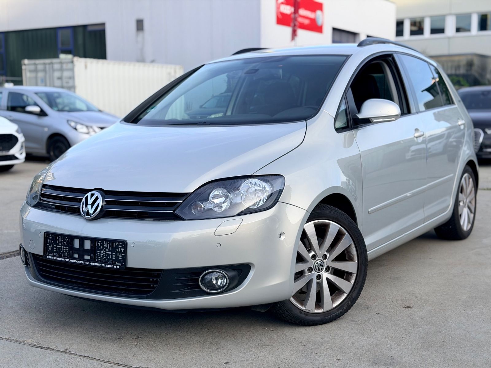 Volkswagen Golf - 1