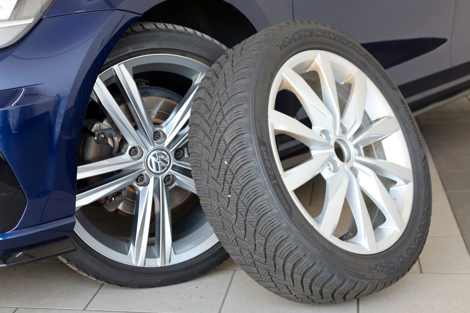Fahrzeugabbildung Volkswagen Golf VII Lim. Join R-line, Navi,SH,ACC, SR+WR