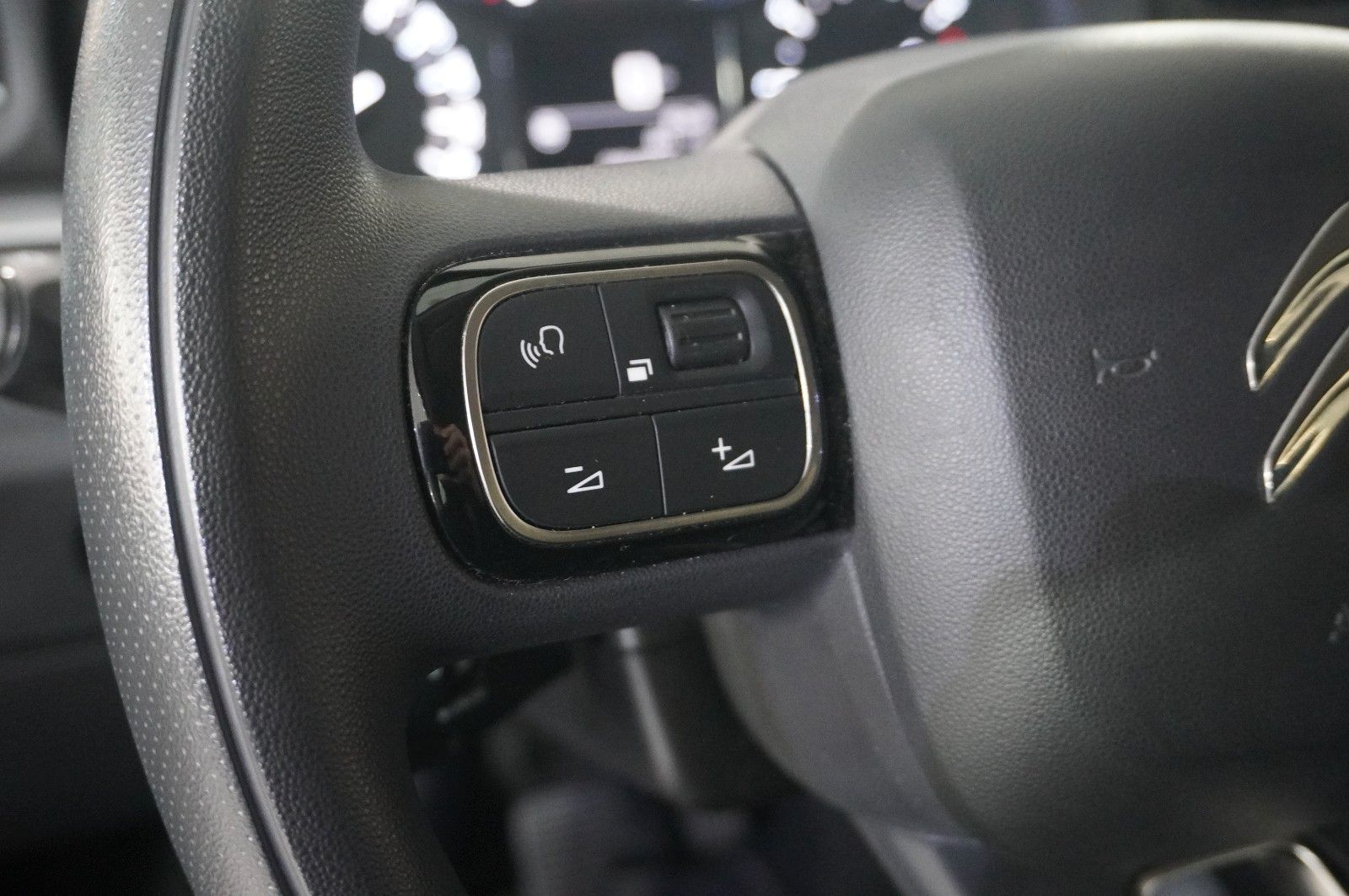 Fahrzeugabbildung Citroën C3 1.2 FEEL 5-TÜR LED/KLIMA/TEMP./USB/DAB+