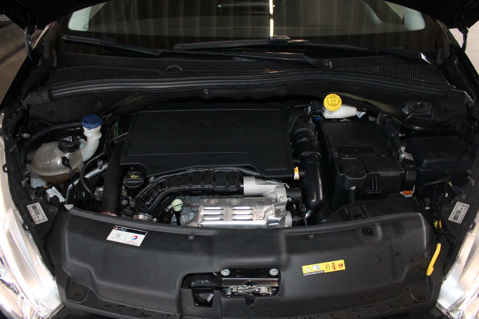 Fahrzeugabbildung Peugeot 208 Signature 110 Aut. Klimaauto PANO SHZ Allwet
