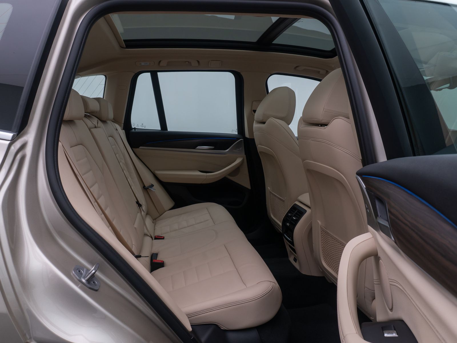 Fahrzeugabbildung BMW X3 xD30e xLine HUD 360°DAB Alarm HiFi Individual